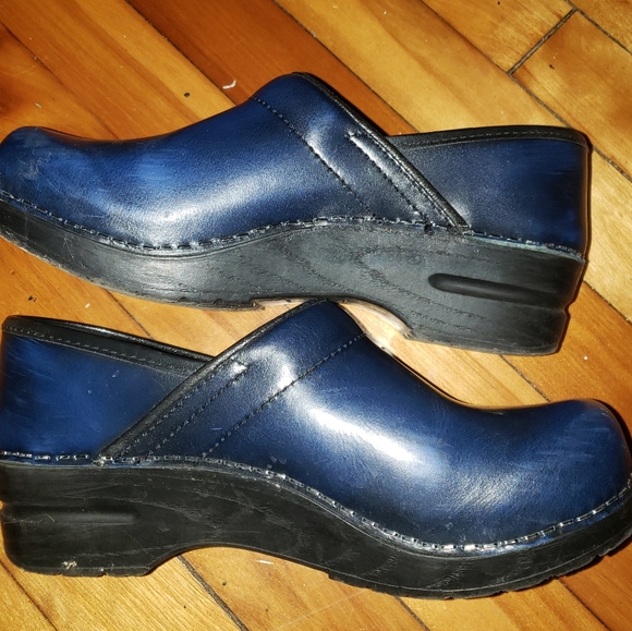 sanita blue clogs